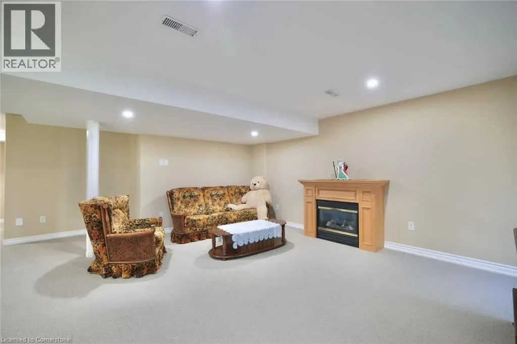 872 CREEKSIDE Drive