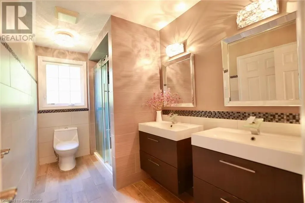872 CREEKSIDE Drive
