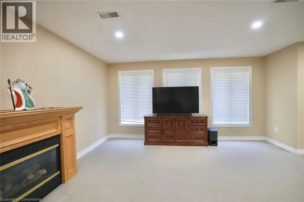 872 CREEKSIDE Drive