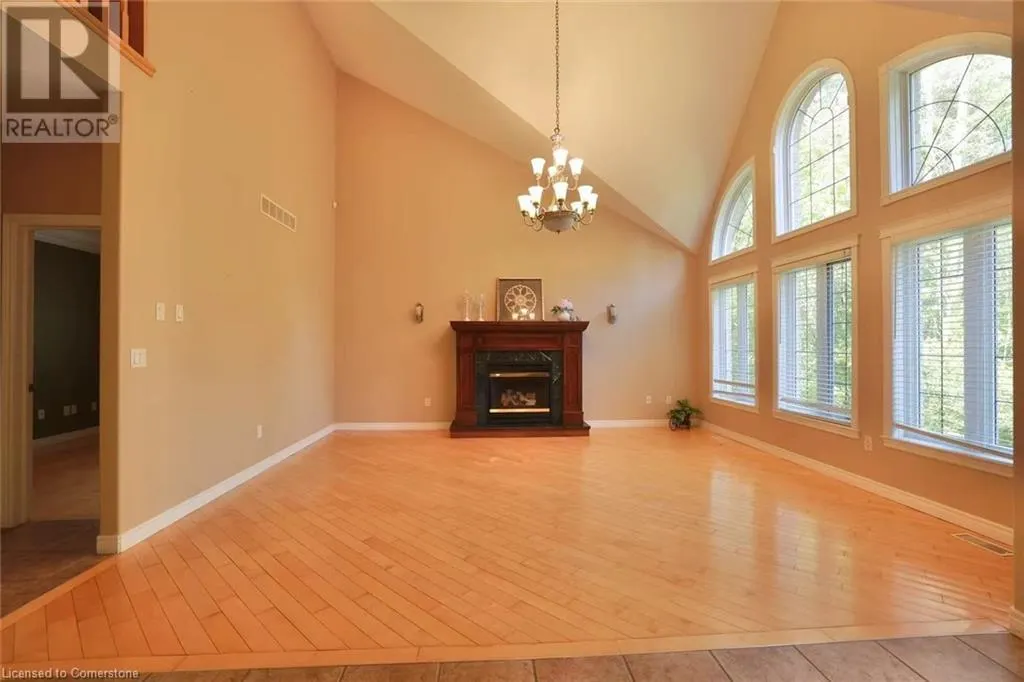 872 CREEKSIDE Drive