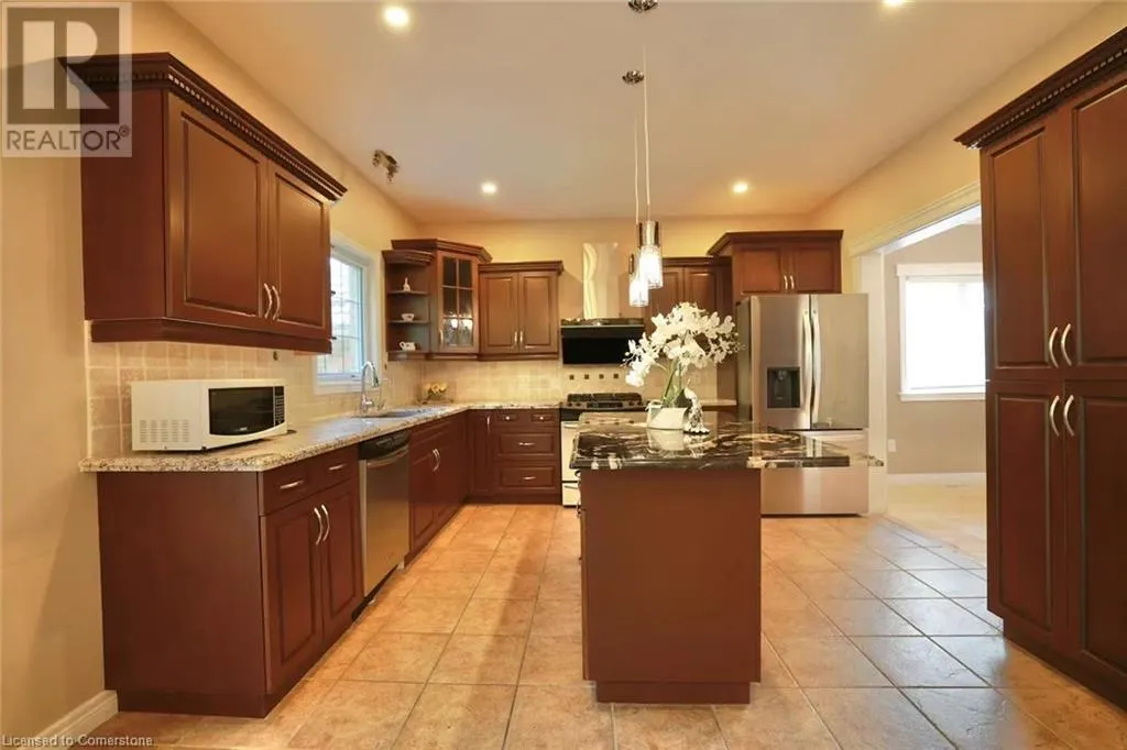 872 CREEKSIDE Drive