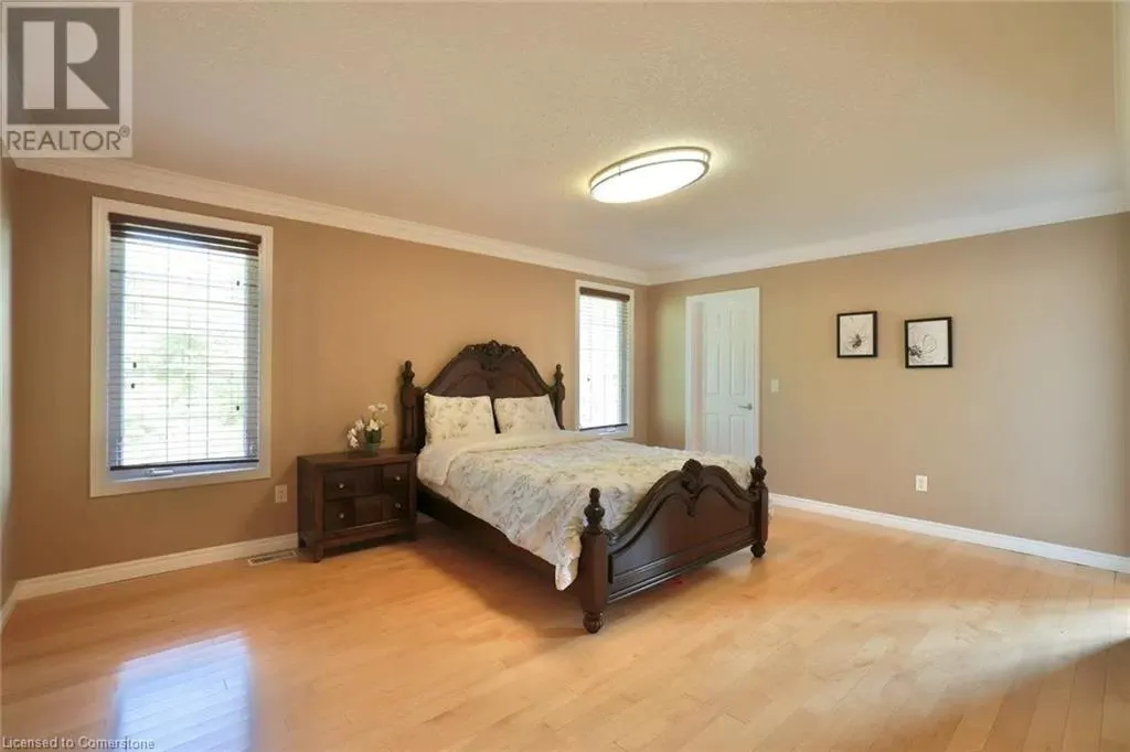 872 CREEKSIDE Drive