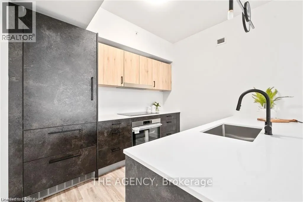 2 DUNDAS Street W Unit# 401, #401