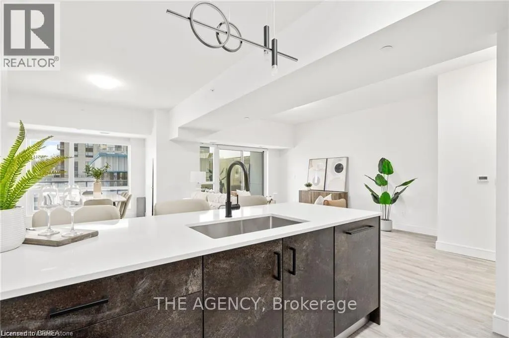 2 DUNDAS Street W Unit# 401, #401