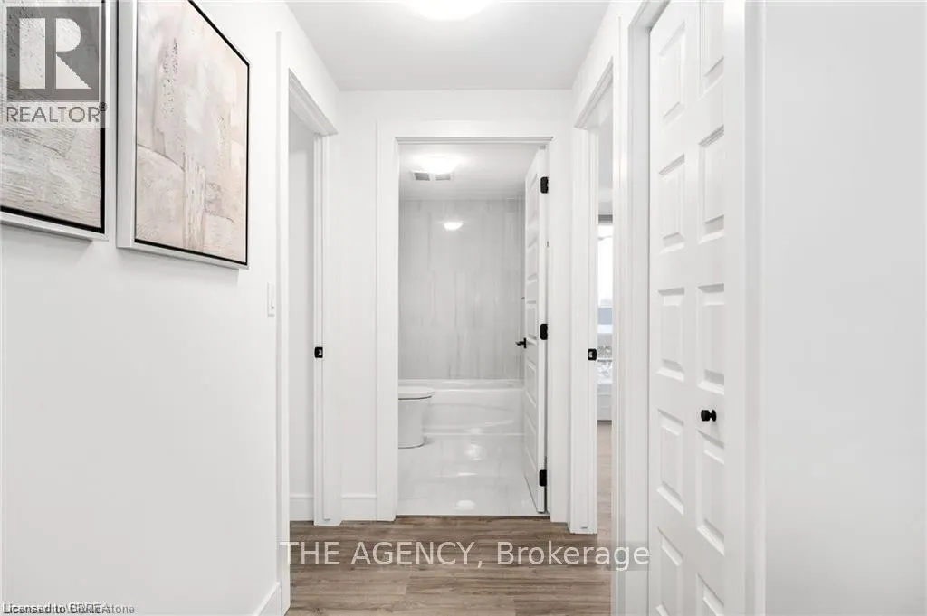 2 DUNDAS Street W Unit# 401, #401