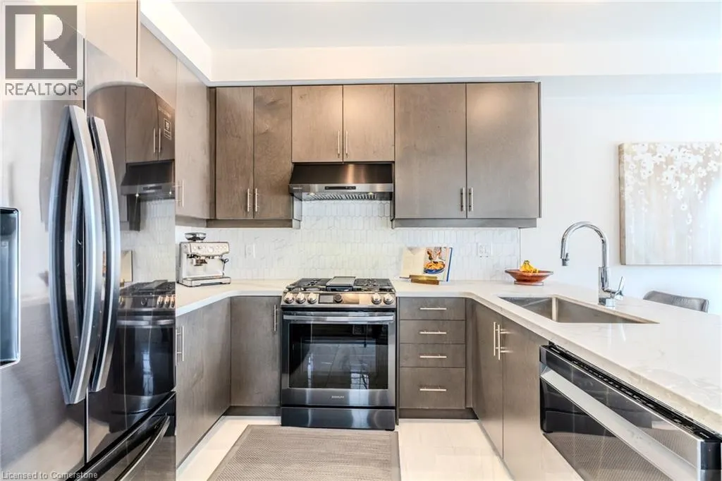 2 HOLCOMB Terrace