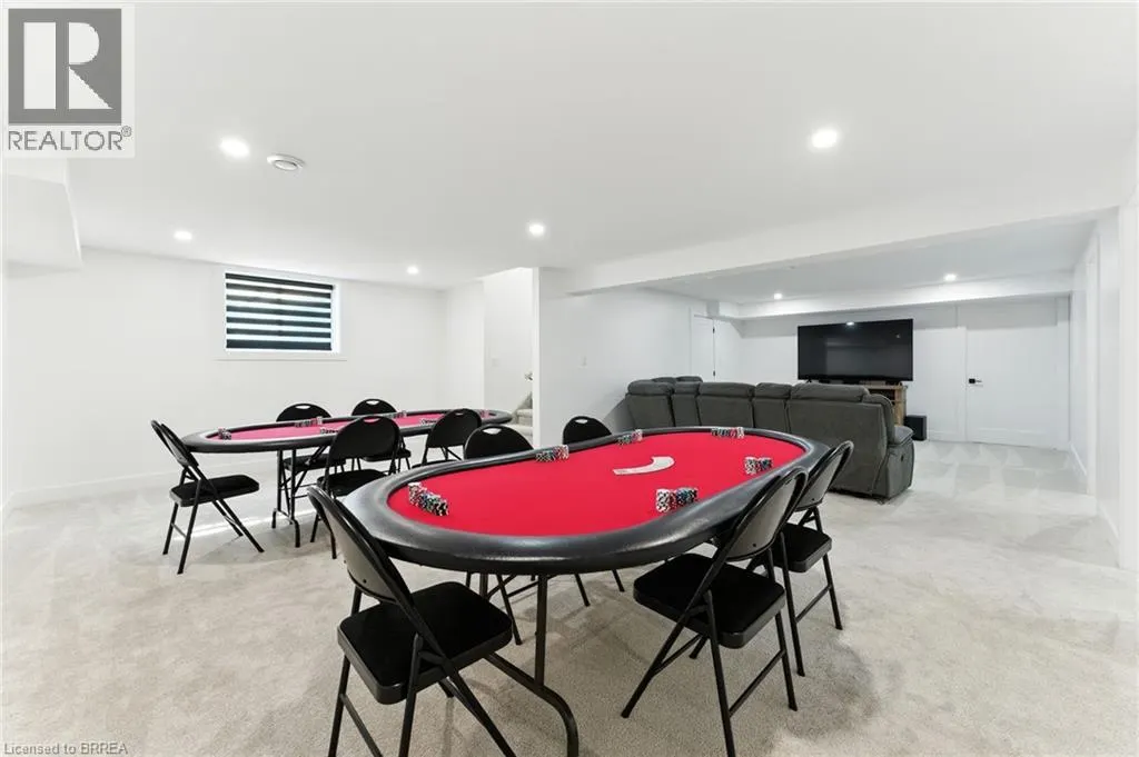 9 MACNEIL Court