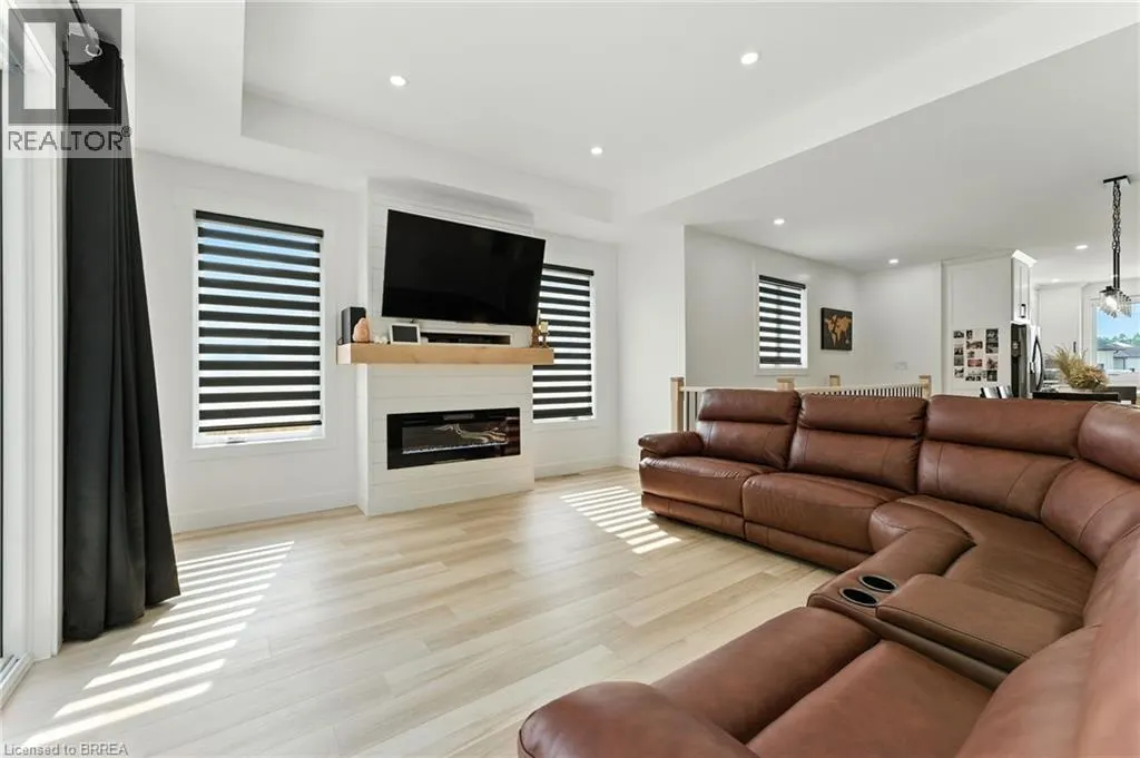 9 MACNEIL Court