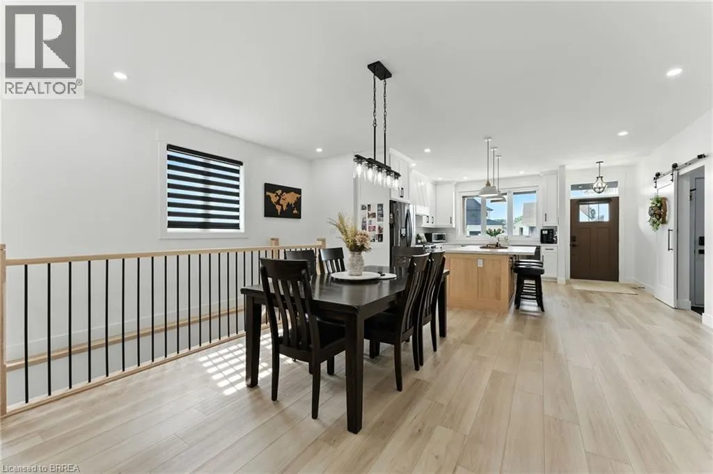 9 MACNEIL Court