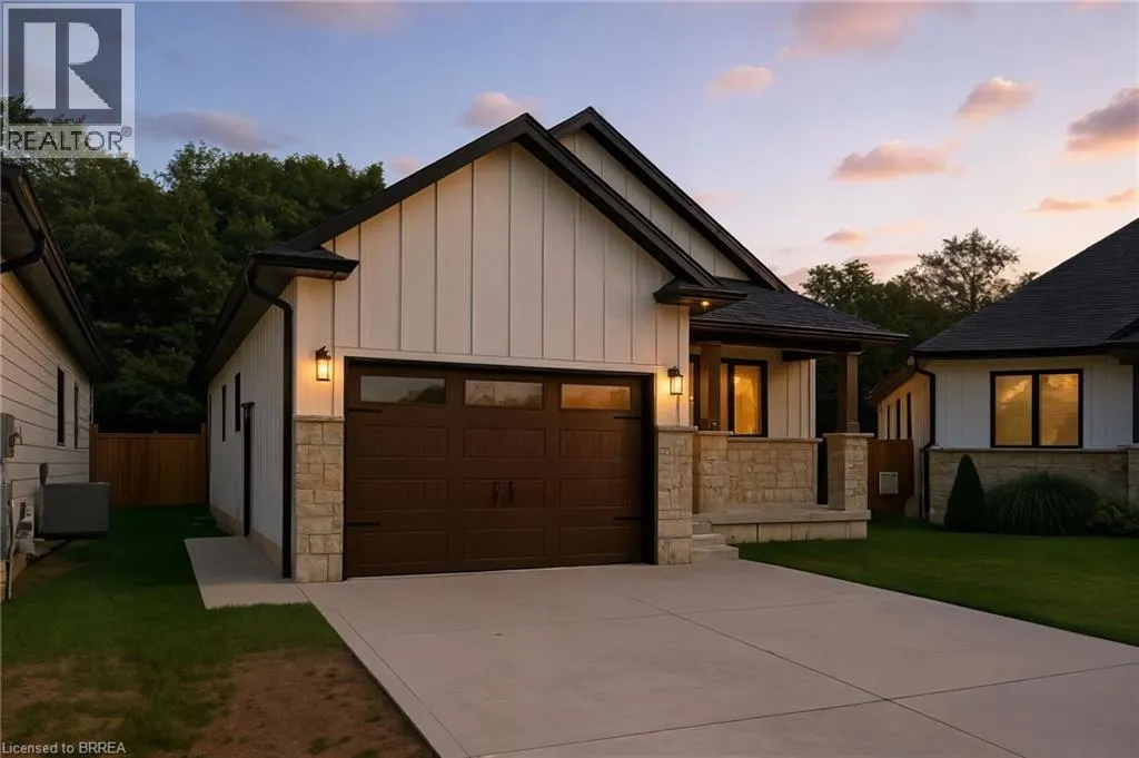9 MACNEIL Court