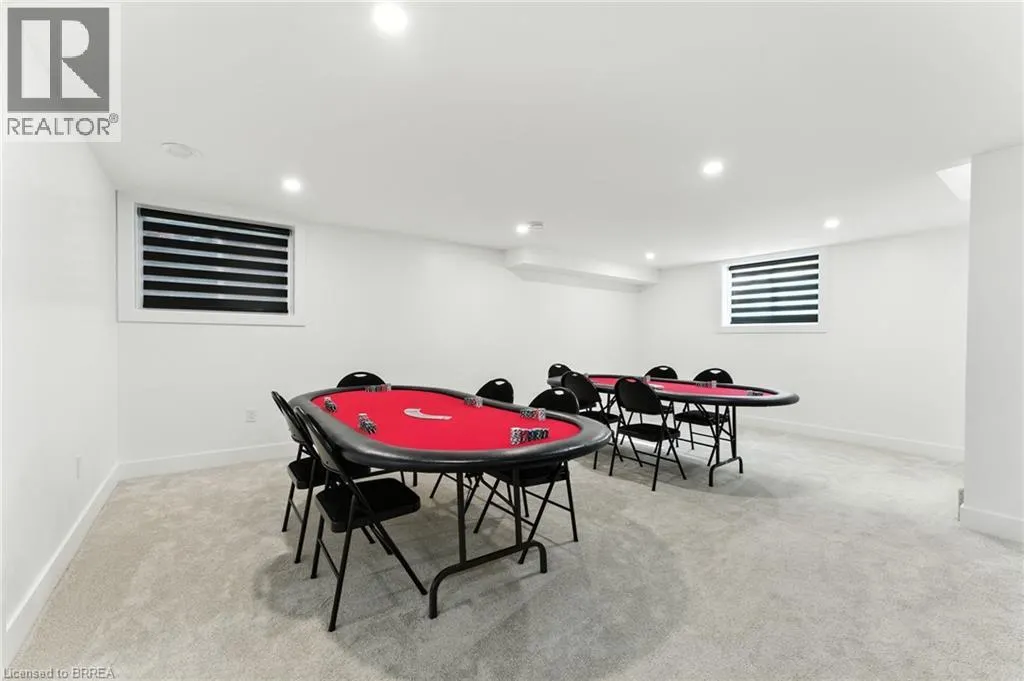 9 MACNEIL Court