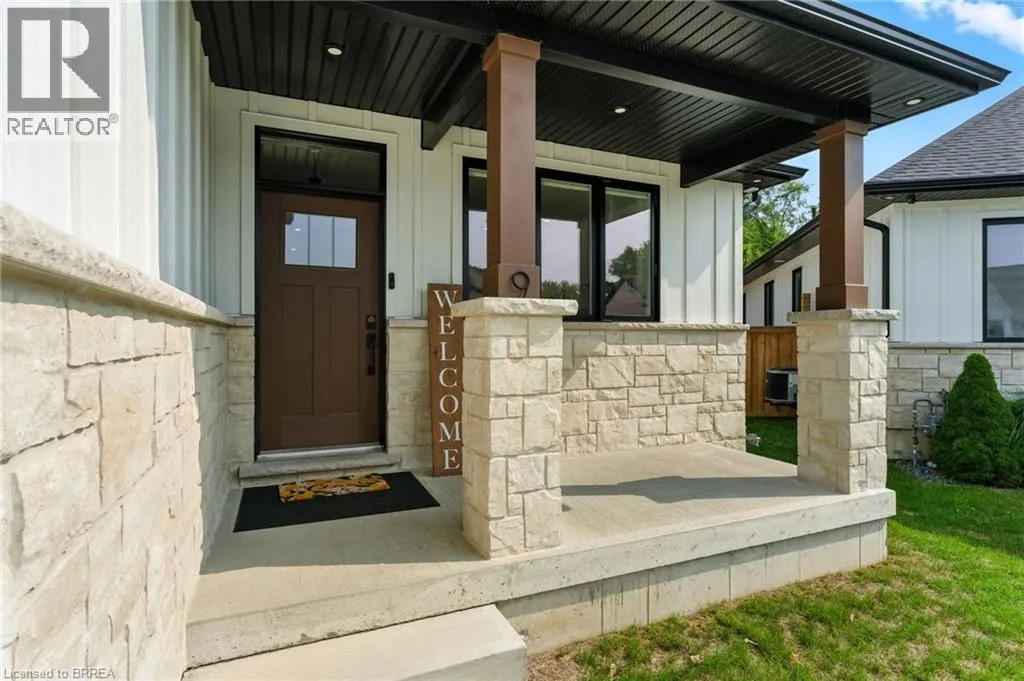 9 MACNEIL Court