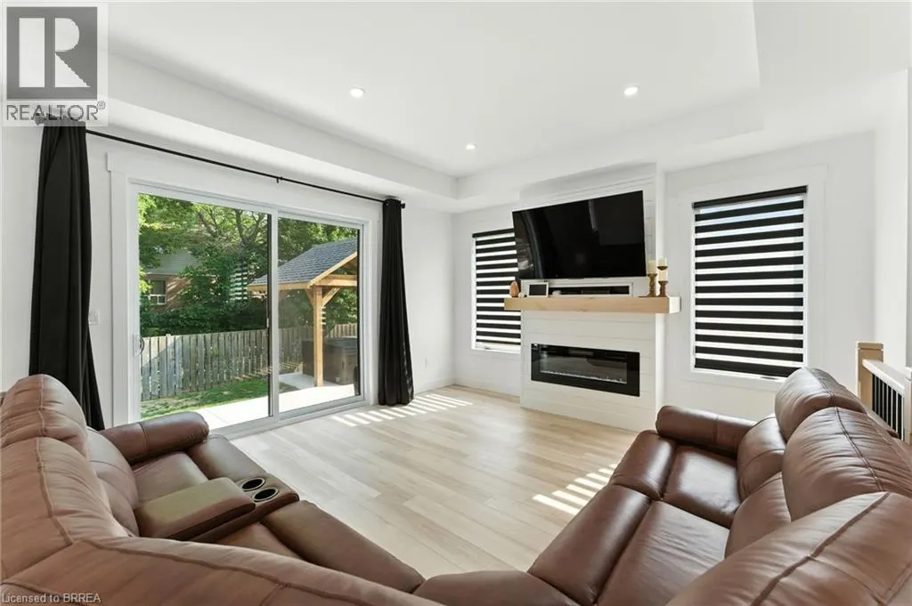 9 MACNEIL Court
