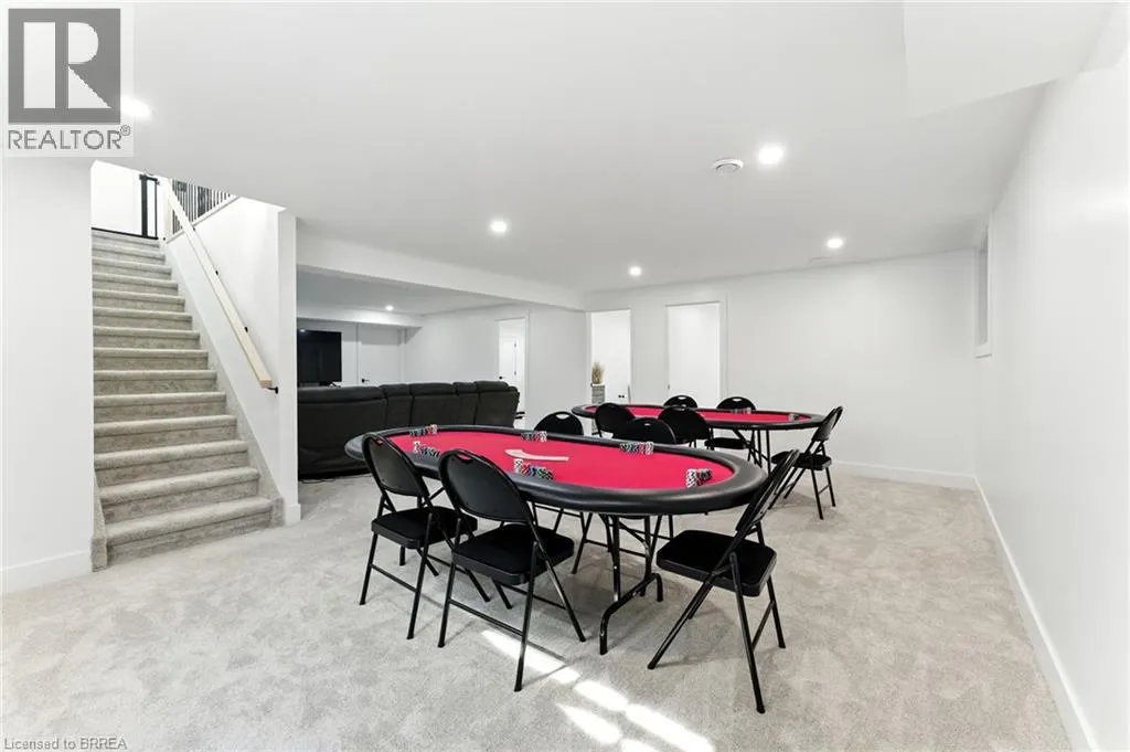 9 MACNEIL Court