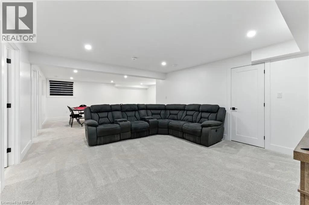 9 MACNEIL Court