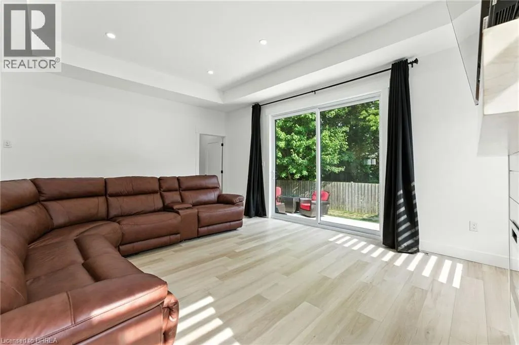 9 MACNEIL Court