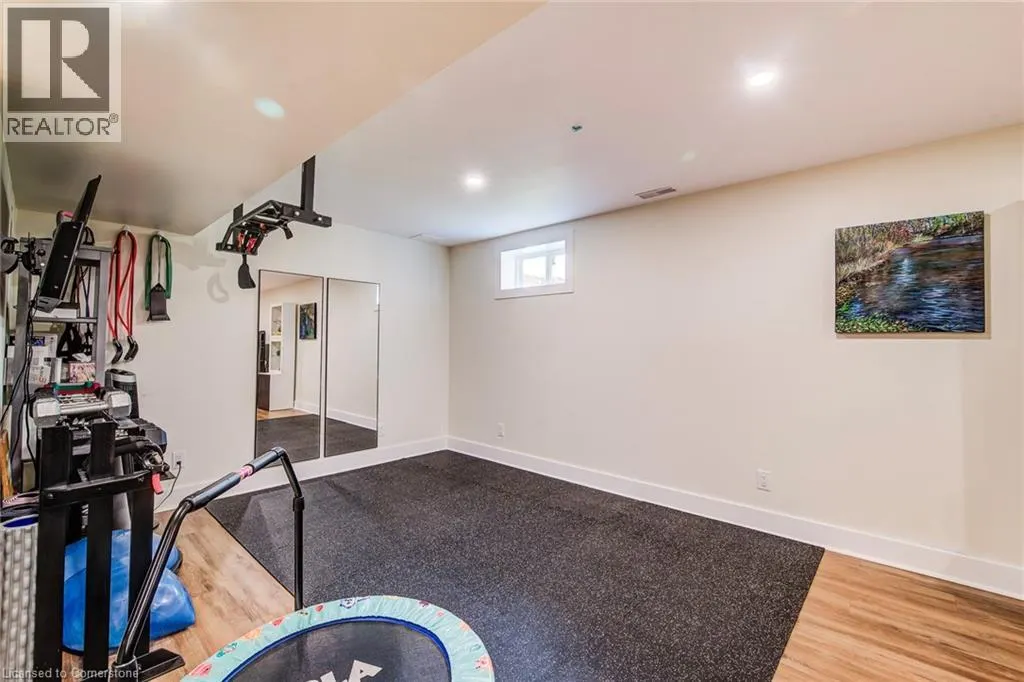 127 ENGLISH Crescent
