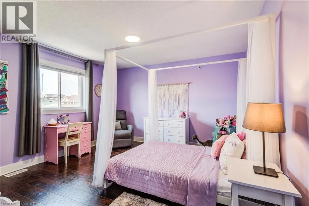 127 ENGLISH Crescent