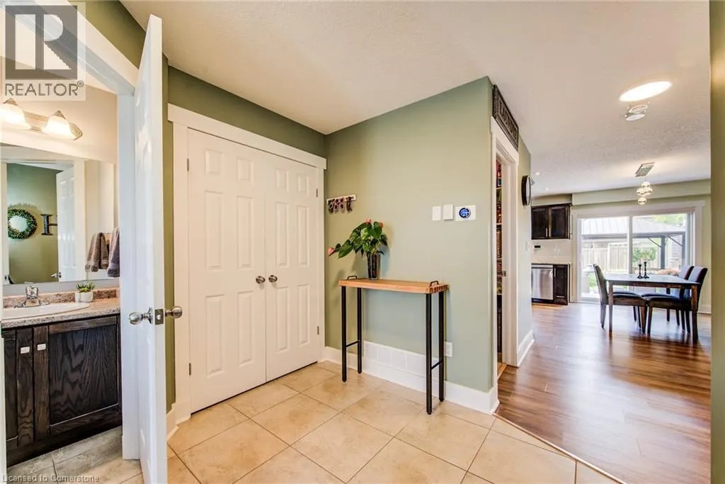 127 ENGLISH Crescent