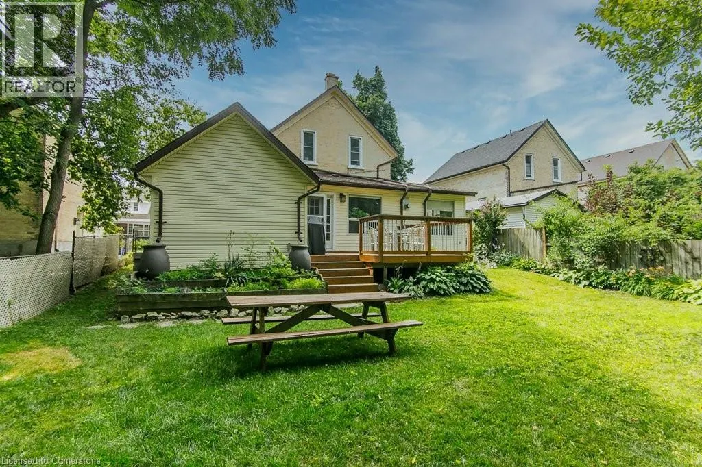 46 YOUNG Street E