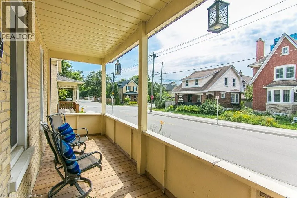46 YOUNG Street E