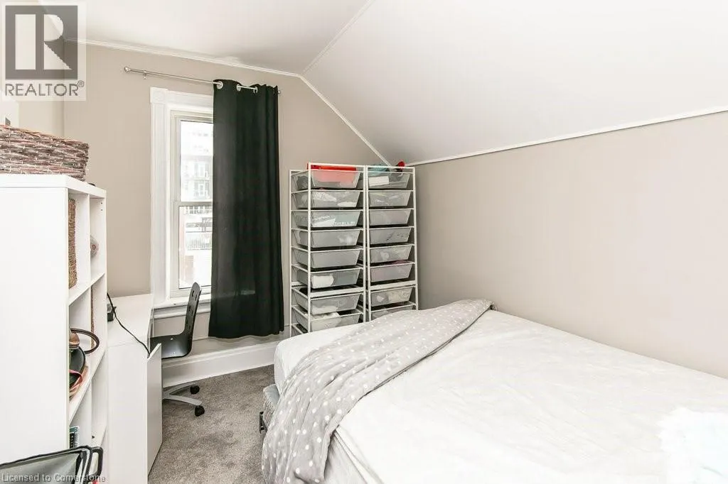 46 YOUNG Street E