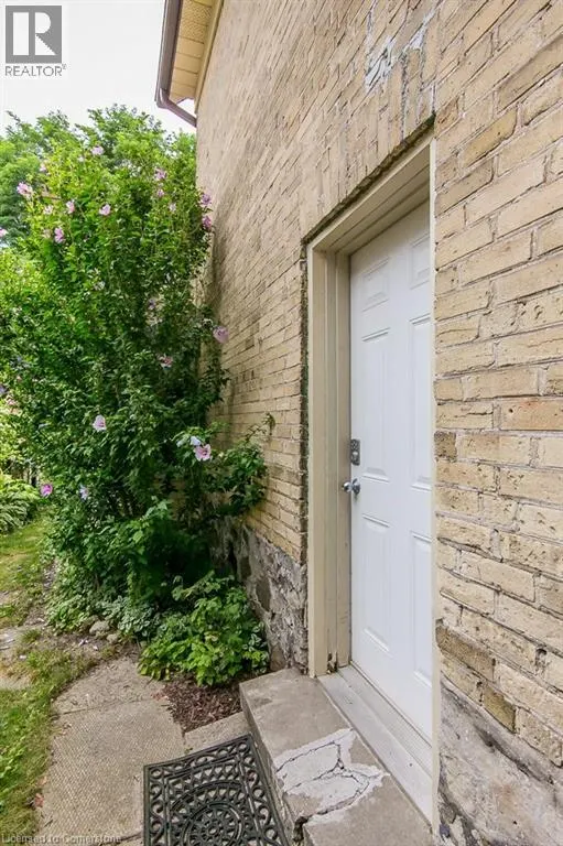 46 YOUNG Street E
