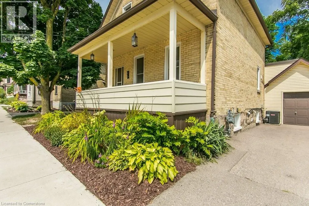 46 YOUNG Street E