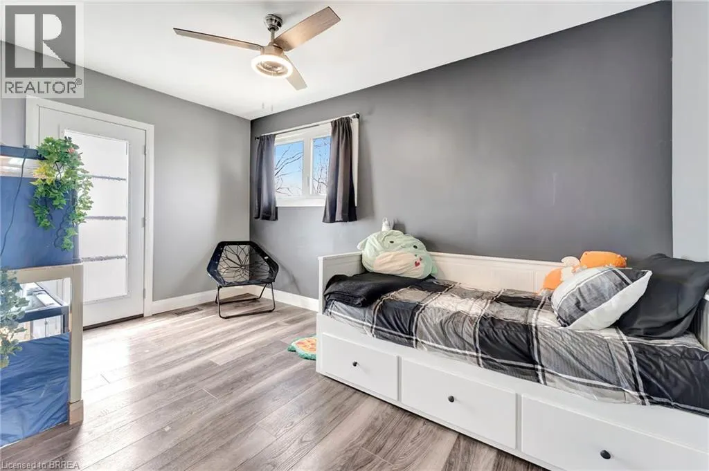 1 OLD ONONDAGA Road W