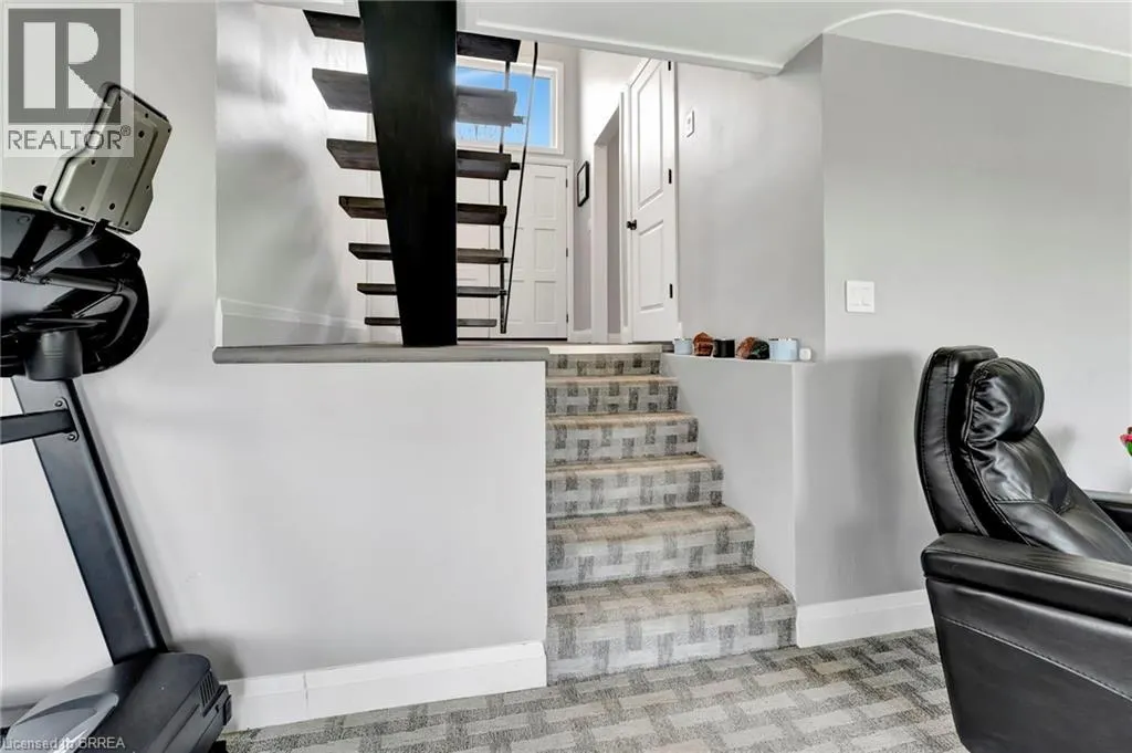 1 OLD ONONDAGA Road W