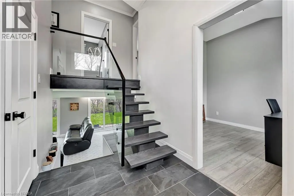 1 OLD ONONDAGA Road W