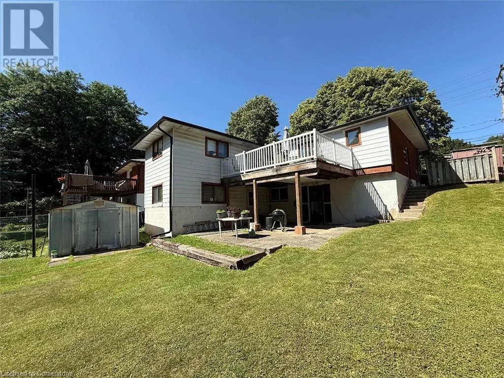374 VICTORIA Road N