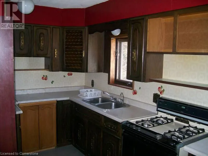 374 VICTORIA Road N