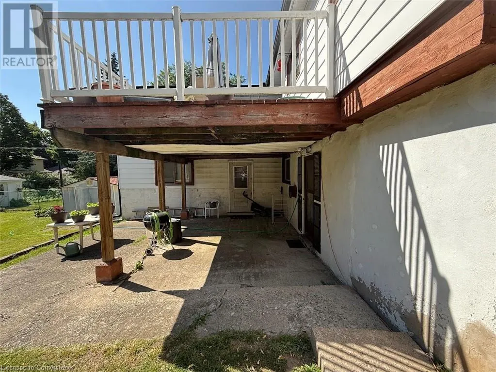 374 VICTORIA Road N