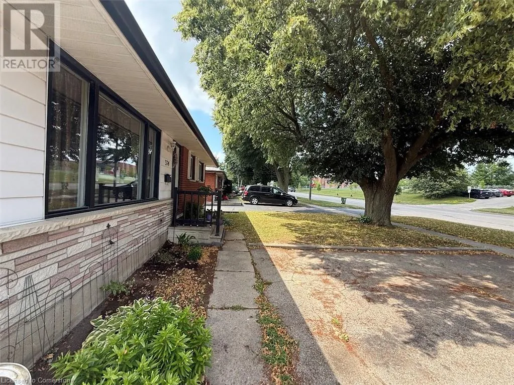 374 VICTORIA Road N
