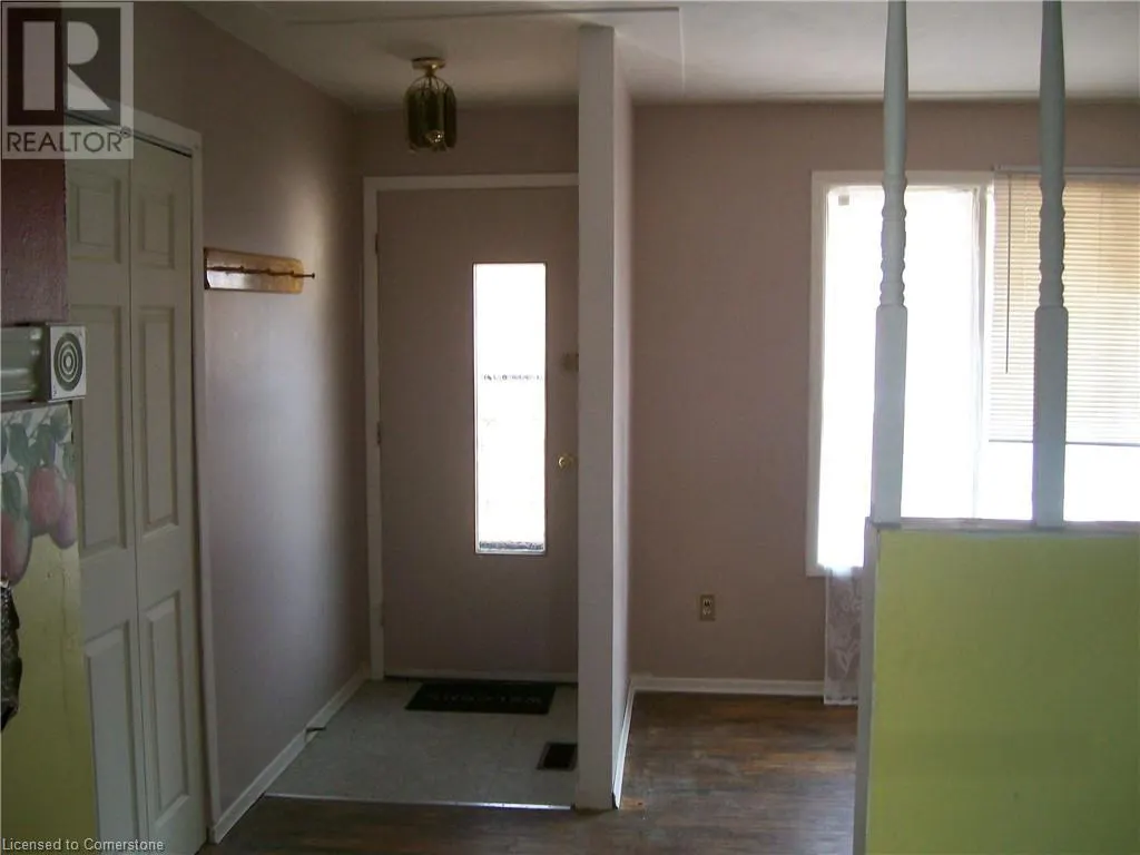 374 VICTORIA Road N
