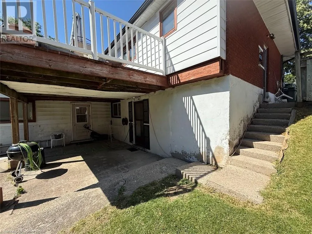 374 VICTORIA Road N