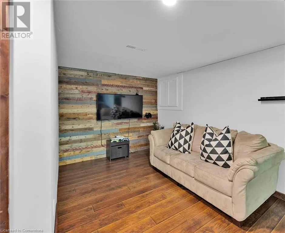 54 DRIFTWOOD Court