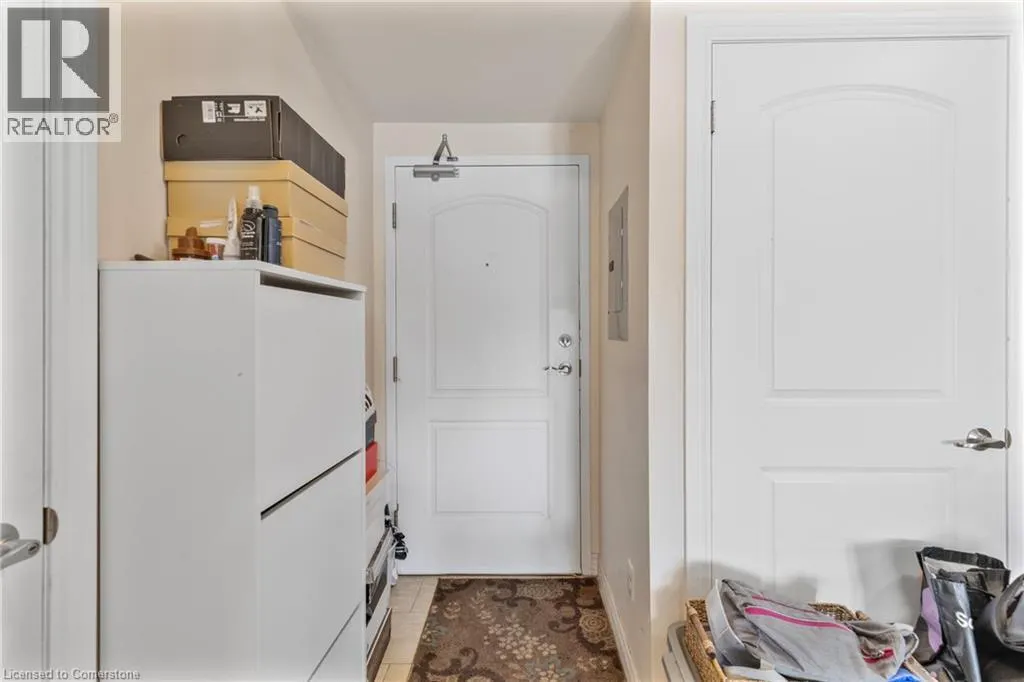 886 GOLF LINKS Road Unit# 302, #302