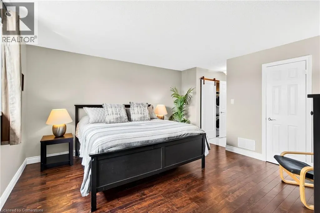 2 NEWELL Court