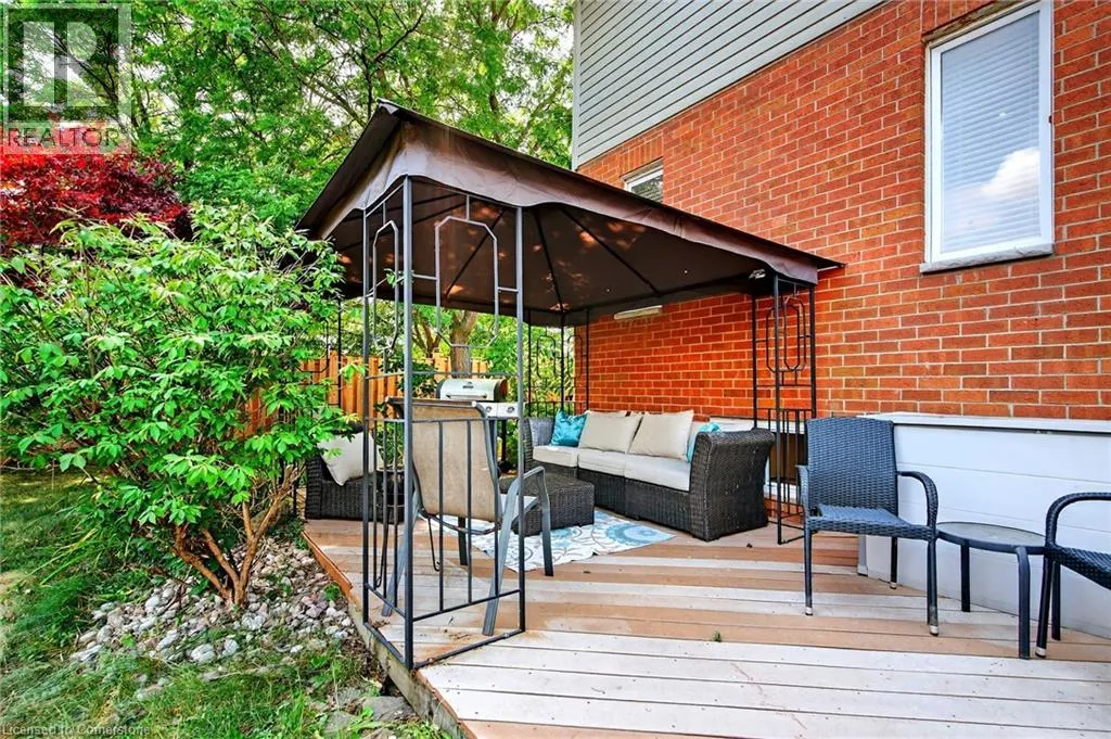 2 NEWELL Court