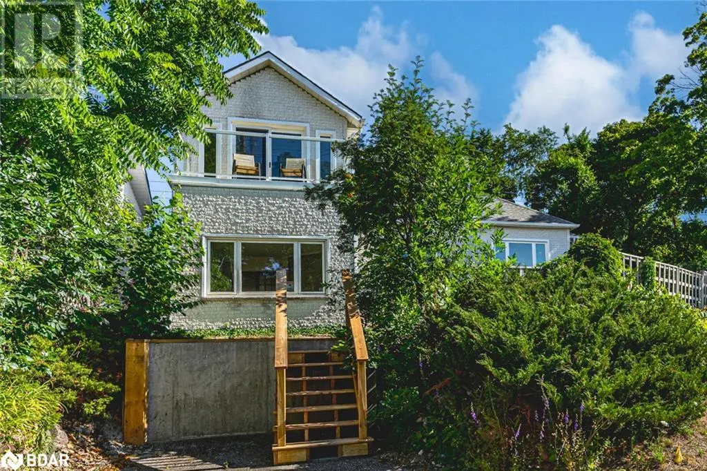 425 CODRINGTON Street