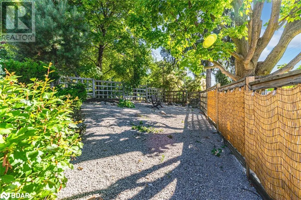 425 CODRINGTON Street