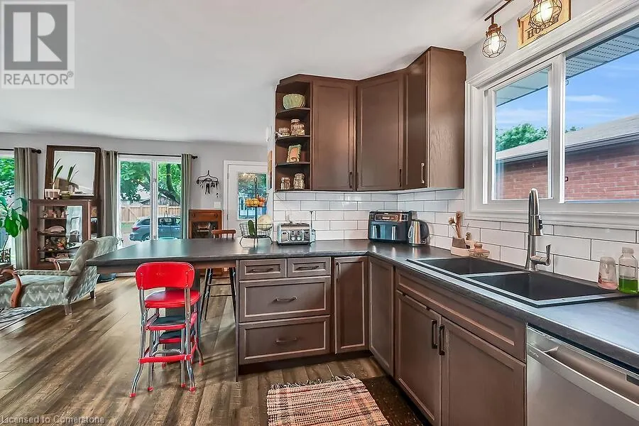 44 RAVINE Crescent