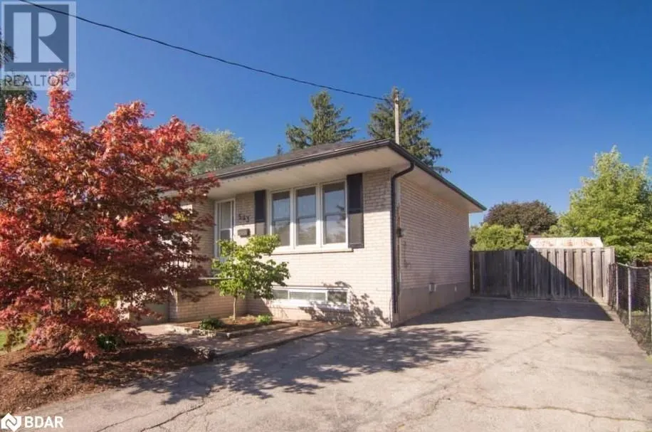543 TAPLOW Crescent