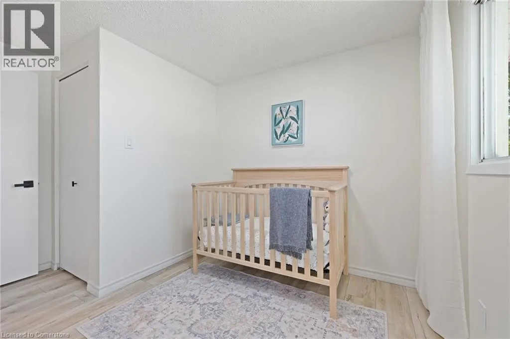 5 UXBRIDGE Crescent