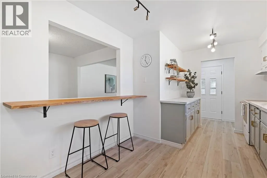 5 UXBRIDGE Crescent