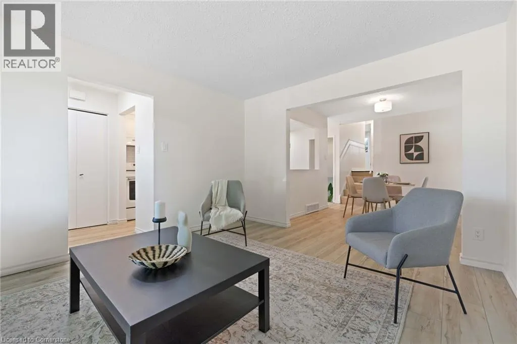 5 UXBRIDGE Crescent