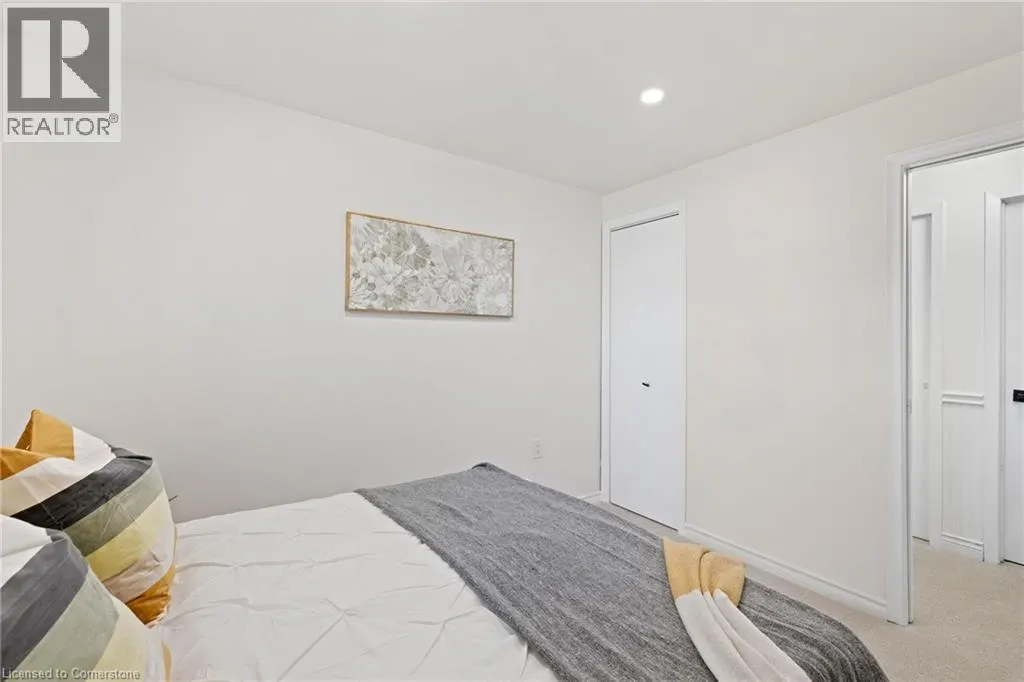 5 UXBRIDGE Crescent