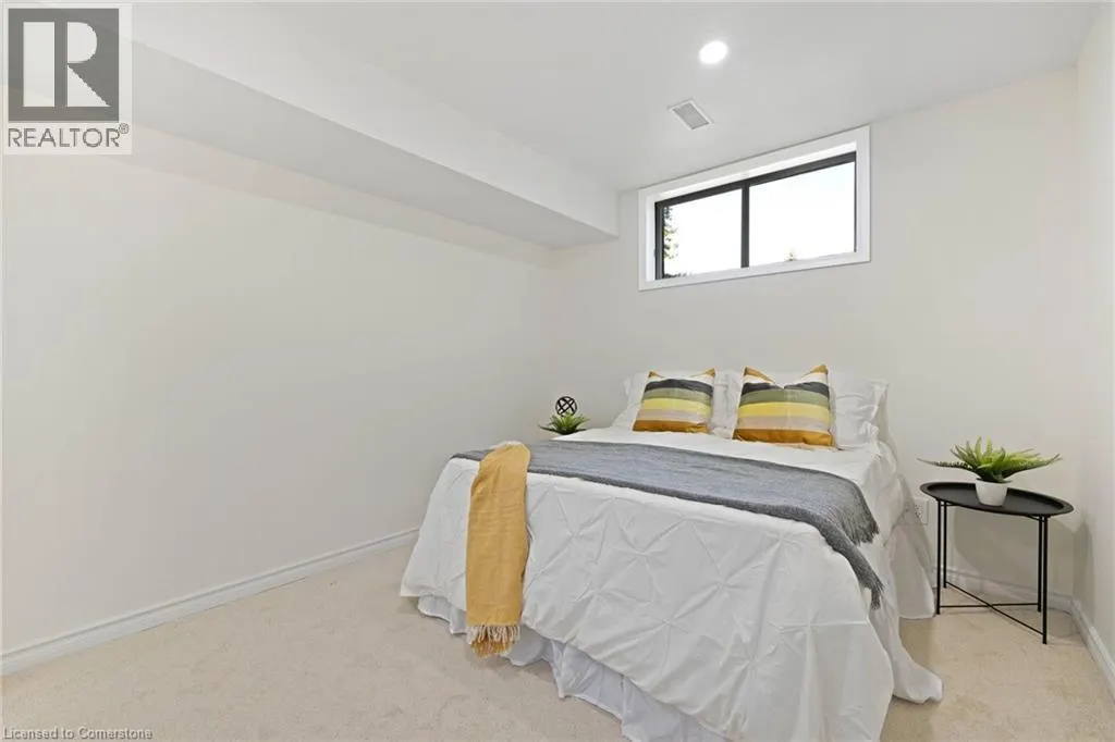 5 UXBRIDGE Crescent